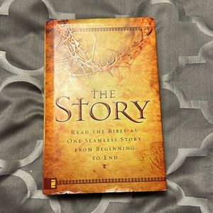 Reading the bible in simple English as a story book ❤️